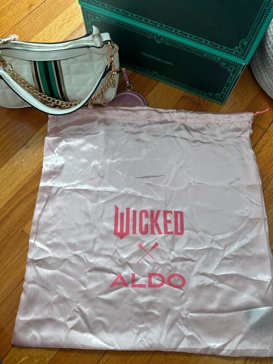 Wicked x Aldo White Quilted Shoulder Bag with Green Stripe and Gold Charm Chain - Picture 8 of 9